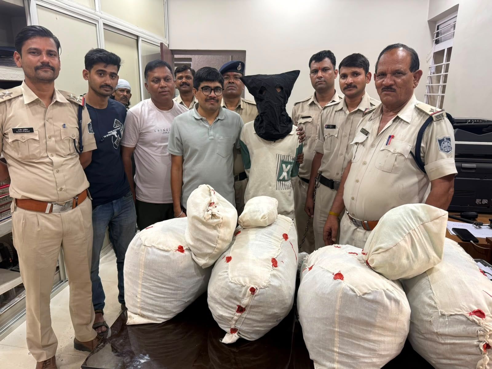 भोपाल में गांजा तस्करी का खुलासा: शाहजहांनाबाद पुलिस ने 22 किलो गांजा किया जब्त, 26 वर्षीय आरोपी गिरफ्तार