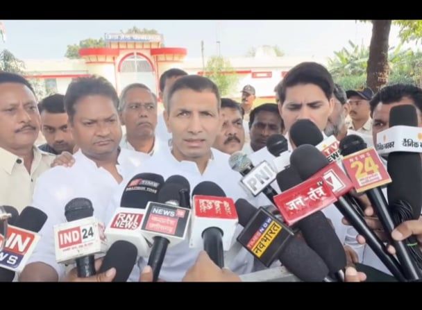 पन्ना जेल में बंद दिव्या अहिरवार से मिले जीतू पटवारी, केन-बेतवा परियोजना प्रभावित आदिवासियों के अधिकारों के समर्थन में उठाई आवाज