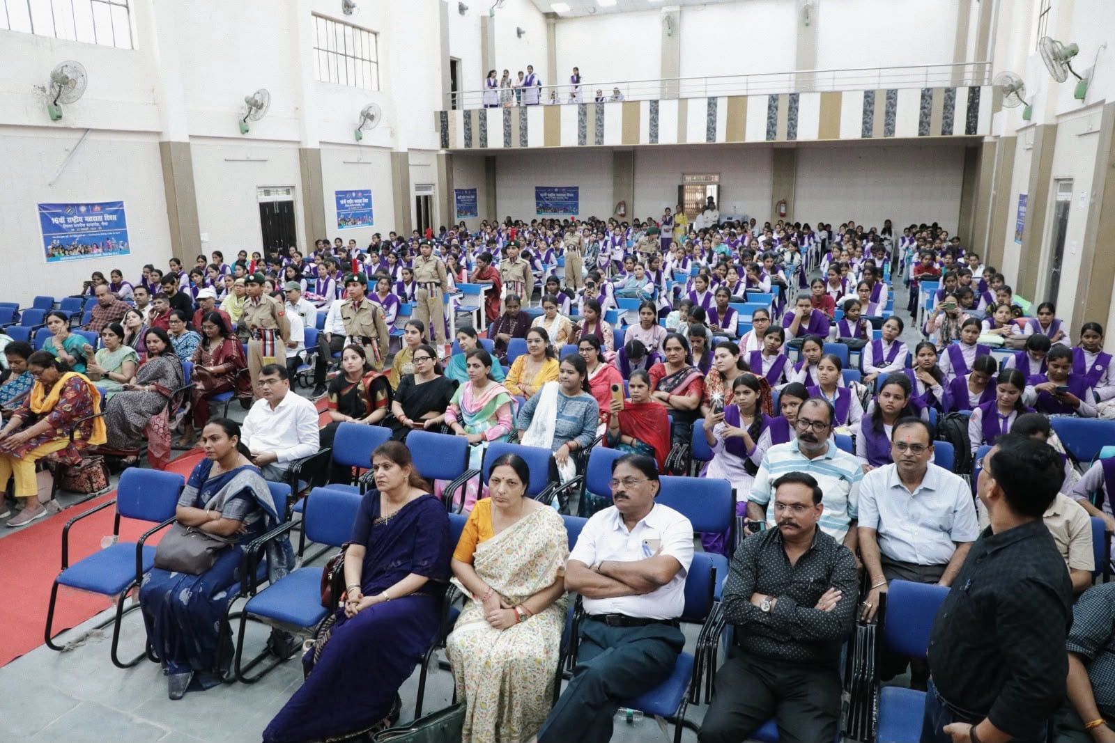 उपमुख्यमंत्री के विचारों को सुनते श्रोतागण