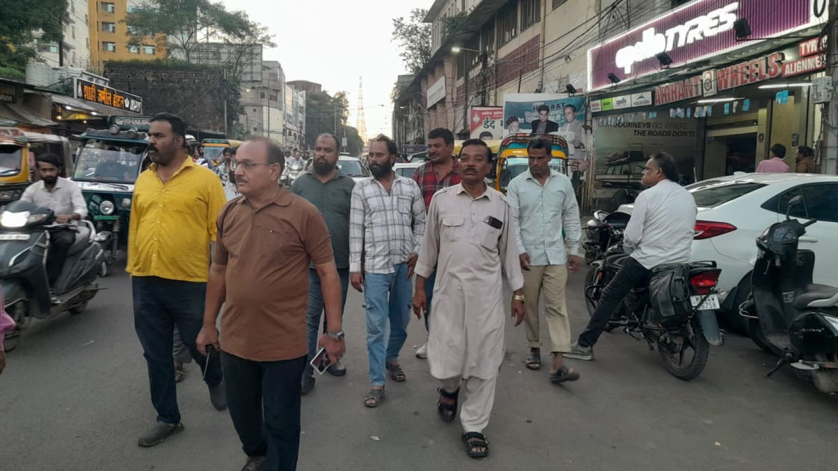 इमामी गेट-रॉयल मार्केट क्षेत्र में सड़क किनारे अतिक्रमण पर कार्रवाई