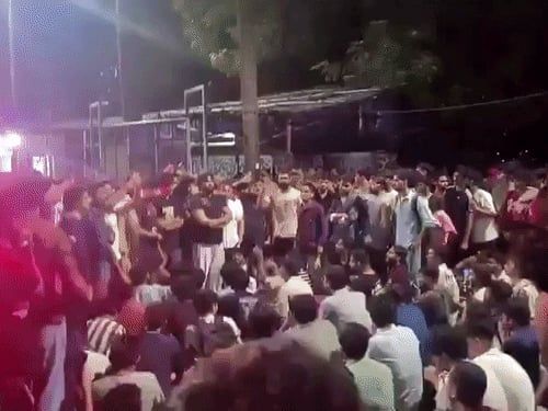 IIT बॉम्बे छात्रों की 18 मांगों पर डायरेक्टर की सहमति:डॉक्यूमेंट साइन किए, इसमें साहिल सुसाइड केस में आरोपी प्रोफेसर पर कार्रवाई की शर्त
