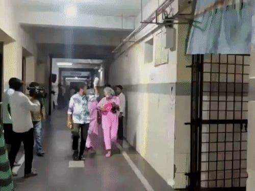 तेलंगाना के RIMS अस्पताल में आग, 2 नवजातों की मौत:दो गंभीर, 27 बच्चे एडमिट थे, AC फटने की आशंका