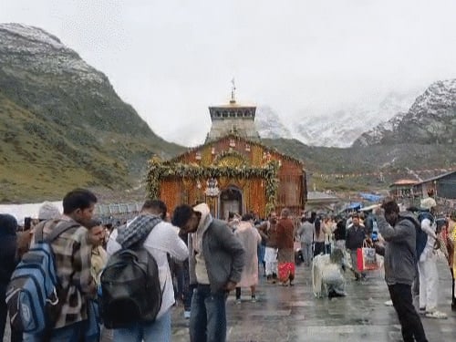 केदारनाथ में 15.45 लाख लोगों ने फैलाया 250 टन कचरा:पिछले साल से 10.7 गुना ज्यादा; श्रद्धालुओं ने 12 टन कूड़ा ढोया