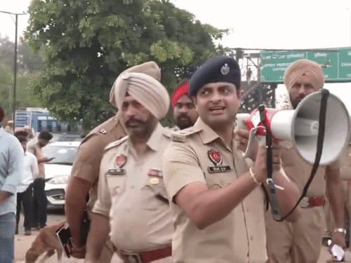 पंजाब- आगजनी के बाद LPU में इंटरनेट बंद:यूनिवर्सिटी में 10 दिन की छुट्‌टी, एग्जाम रद्द; हाईवे पर ट्रैफिक बहाल, CM ने DGP को भेजा