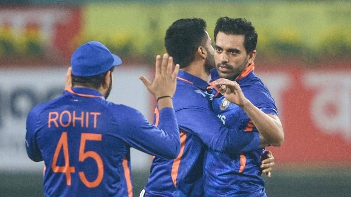 भारतीय क्रिकेटर के लाखों के बैट ग्राउंड से हुए चोरी
