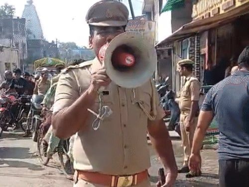 मेरठ में मस्जिद के बाहर हनुमान चालीसा पाठ का ऐलान:100 पुलिसकर्मी तैनात, PAC बुलाई; पुलिस अनाउंस कर रही- घर के अंदर रहें