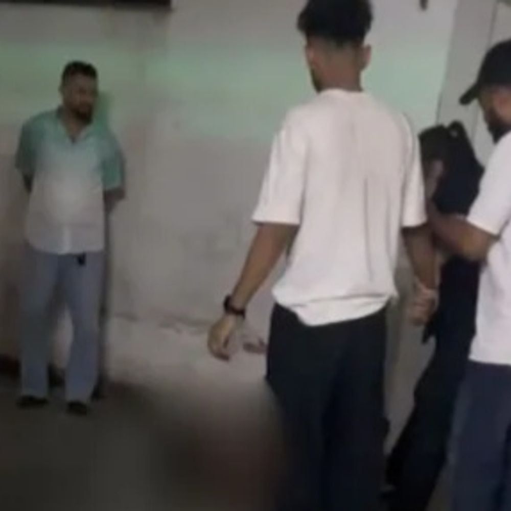 गुवाहाटी के नाइटक्लब में महिला से बदसलूकी, कपड़े उतारकर पीटा:बाउंसरों पर आरोप, वीडियो में दो महिलाएं लात मारती दिखीं; मैनेजर हिरासत में