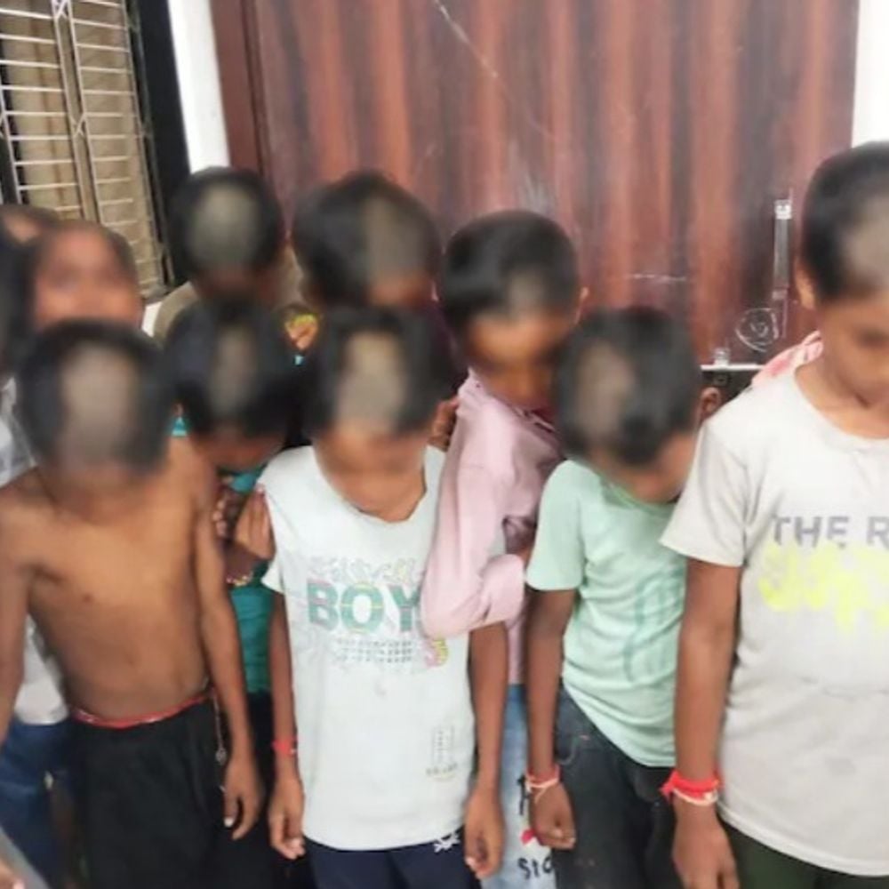 सजा देने 82 स्टूडेंट्स को करवा दिया आधा गंजा:बच्चों के खेलने से नाराज हो गए थे सुपरिटेंडेंट, महाराष्ट्र के चंद्रपुर का मामला