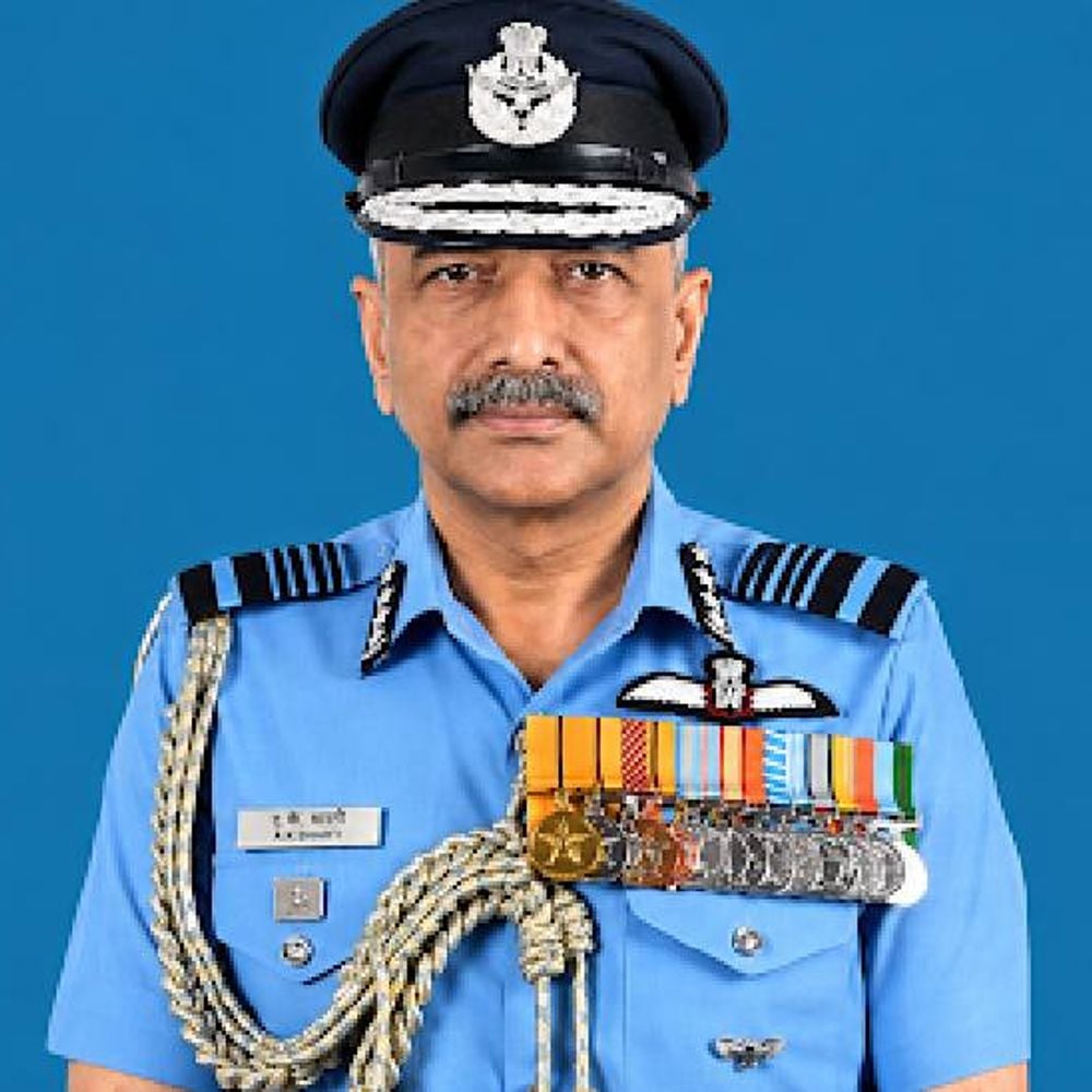 नए वायुसेना प्रमुख बने आशुतोष दीक्षित:अभी वायुसेना में एयर मार्शल थे, 20 प्रकार के फाइटर जेट उड़ाने का अनुभव
