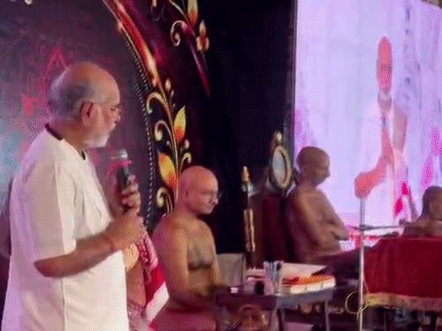 अन्न बचाने की मुहिम...11 महीने में 15 करोड़ लोग जुड़े:पुष्पगिरी में 11वां महाअभियान; भागवताचार्य रमेश भाई बोले- उपवास से दिनचर्या में अनुशासन