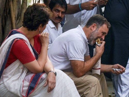 राहुल ने 48 में से 14 घंटे सड़क पर बिताए:जमीन पर बैठकर खाना खाया; तीन बार हिरासत में; पिछले 3 सालों में सबसे ज्यादा एक्टिव