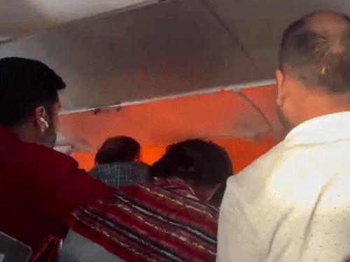 दिल्ली से चेन्नई जा रहे विमान में आग लगी:पावर बैंक फटने से लगेज जला, इंडिगो फ्लाइट की हैदराबाद में इमरजेंसी लैंडिंग