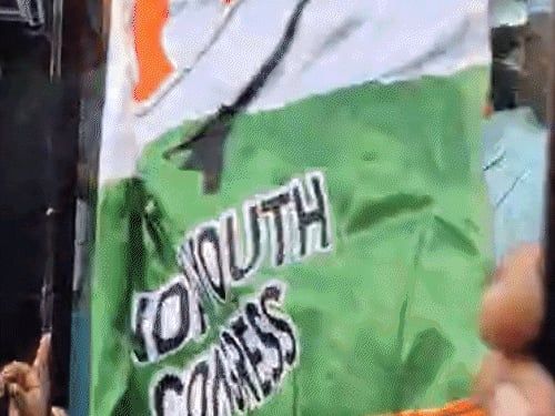 विपक्ष का सुप्रीम कोर्ट मार्च- राहुल-प्रियंका खुली गाड़ी में सवार:  तेजस्वी-अखिलेश साथ; लीगल टीम ज्ञानेश कुमार के खिलाफ याचिका दायर करने पहुंची