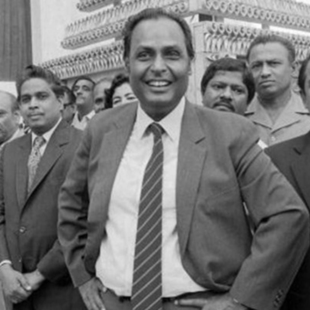 धीरूभाई ने भारत को सिर्फ बचत नहीं, निवेश करना सिखाया:शेयर बाजार को मध्यमवर्गीय परिवारों तक पहुंचाया, बड़े सपनों का साझेदार बनाया
