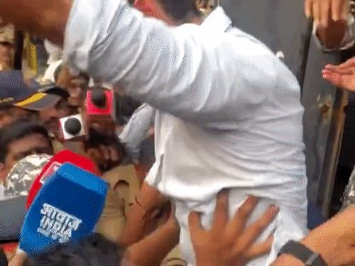 एक्टर इमरान खान को भारत छोड़ने का नोटिस:28 अक्टूबर तक की मोहलत, अमेरिकी नागरिक हैं: ज्ञानेश कुमार के खिलाफ प्रदर्शन में शामिल हुए थे