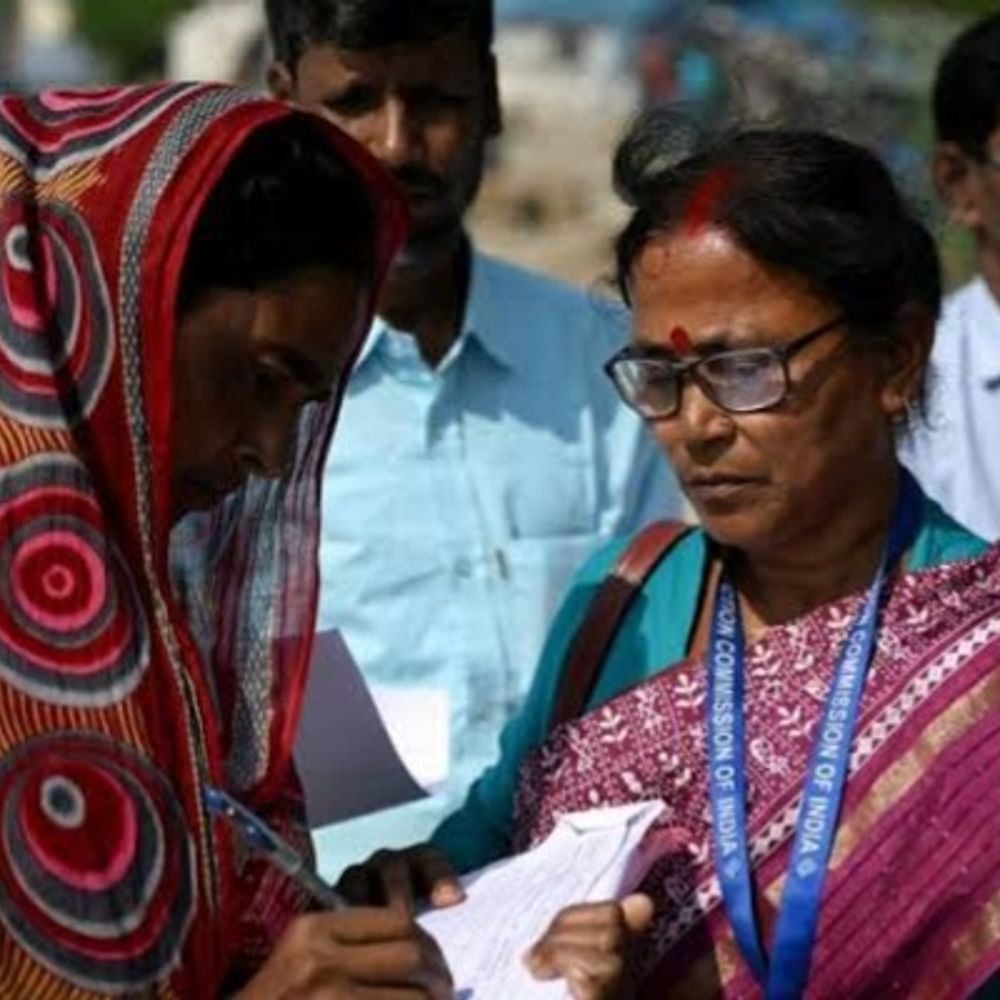 एमपी-यूपी सहित 17 राज्यों में वोटर लिस्ट अपडेट होगी:SIR विवाद के बीच चुनाव आयोग का आदेश; 20 राज्यों से 13 करोड़ नाम हटाए गए थे