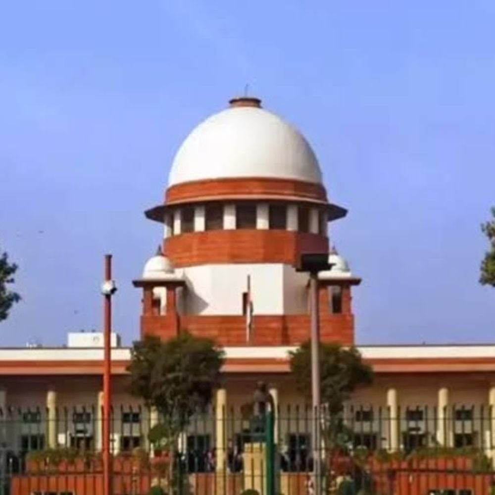 सुप्रीम कोर्ट- लोगों की सुरक्षा पर अधिकारियों को चेतावनी दी:कहा- काम नहीं हुआ तो दिल्ली हाईकोर्ट के गेट पर धरना देंगे; मामला सड़क सुरक्षा से जुड़ा