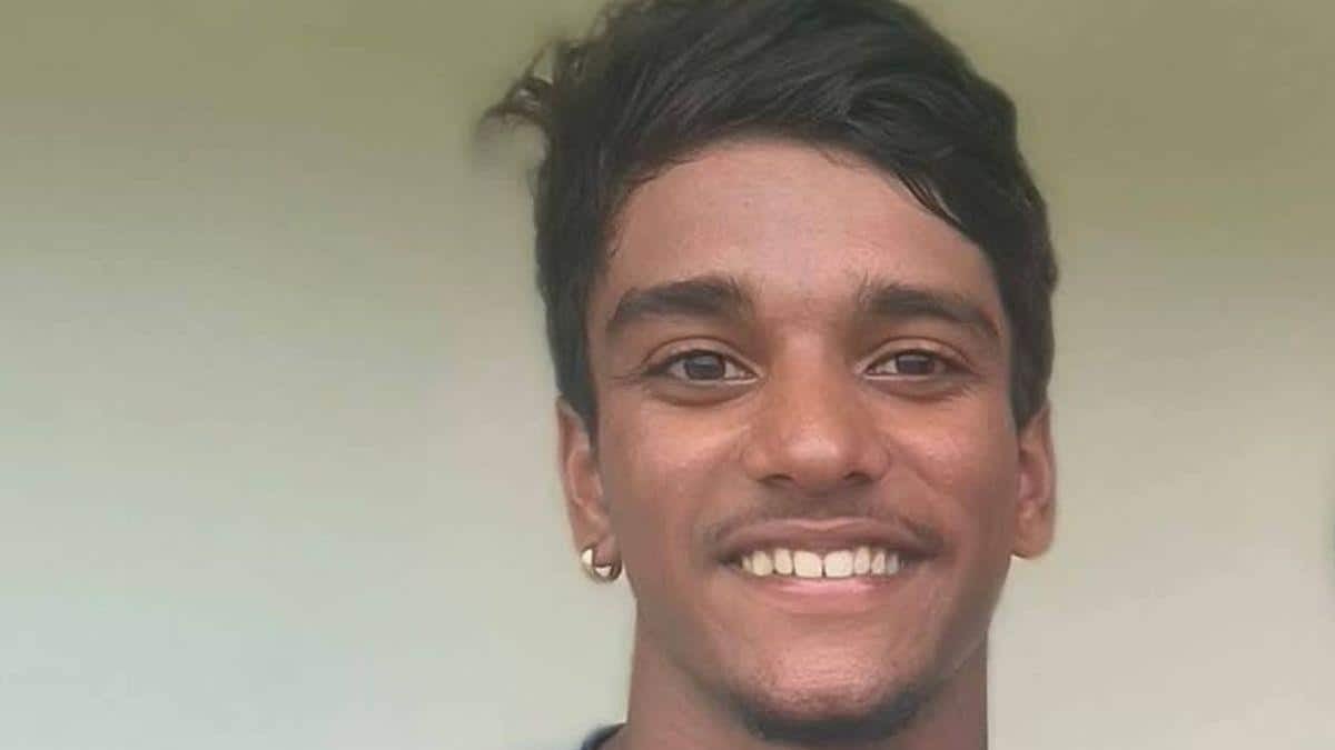 18 छक्के, 11 चौके... 214 के स्ट्राइक रेट से 184 रन! बिहार के अनमोल ने काटा गदर