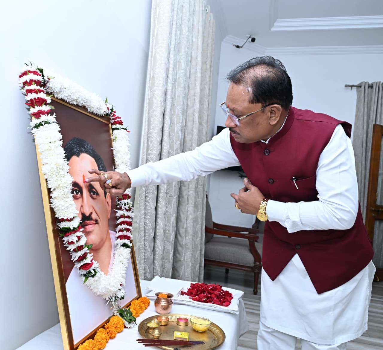 मुख्यमंत्री ने पंडित दीनदयाल उपाध्याय की जयंती पर उन्हें किया नमन