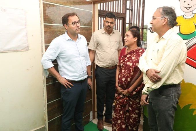 कटनी- कलेक्टर ने स्लीमनाबाद स्थित कस्तूरबा गांधी बालिका छात्रावास का किया निरीक्षण
