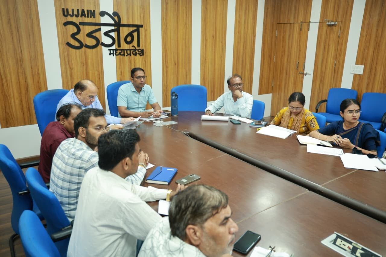 उज्जैन- कोई भी स्कूल जीर्ण-शीर्ण भवन मे संचालित नहीं किया जाये : संभागायुक्त