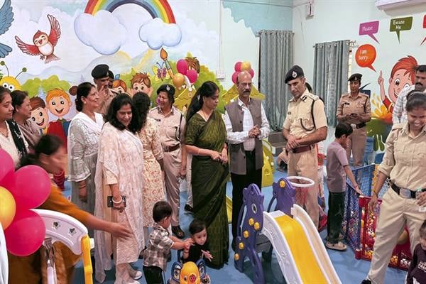 महिला पुलिस कर्मियों के बच्चों की सुविधा के लिए स्कूल में नवनिर्मित वात्सल्य झूलाघर का शुभारंभ