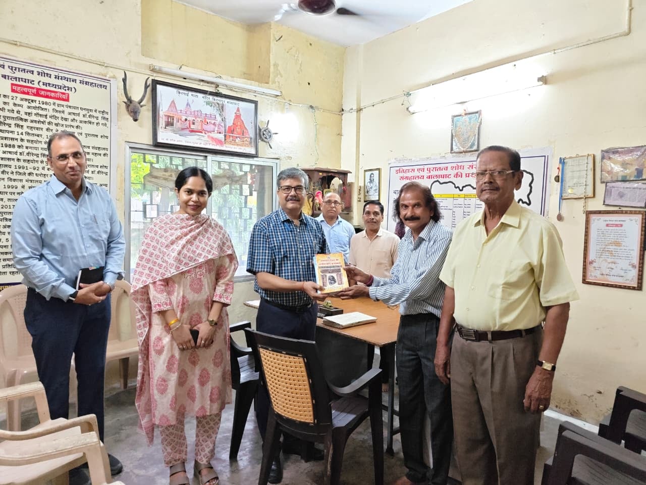बालाघाट- अपर मुख्य सचिव शिवशेखर शुक्ला ने पुरातत्व संग्रहालय का किया अवलोकन