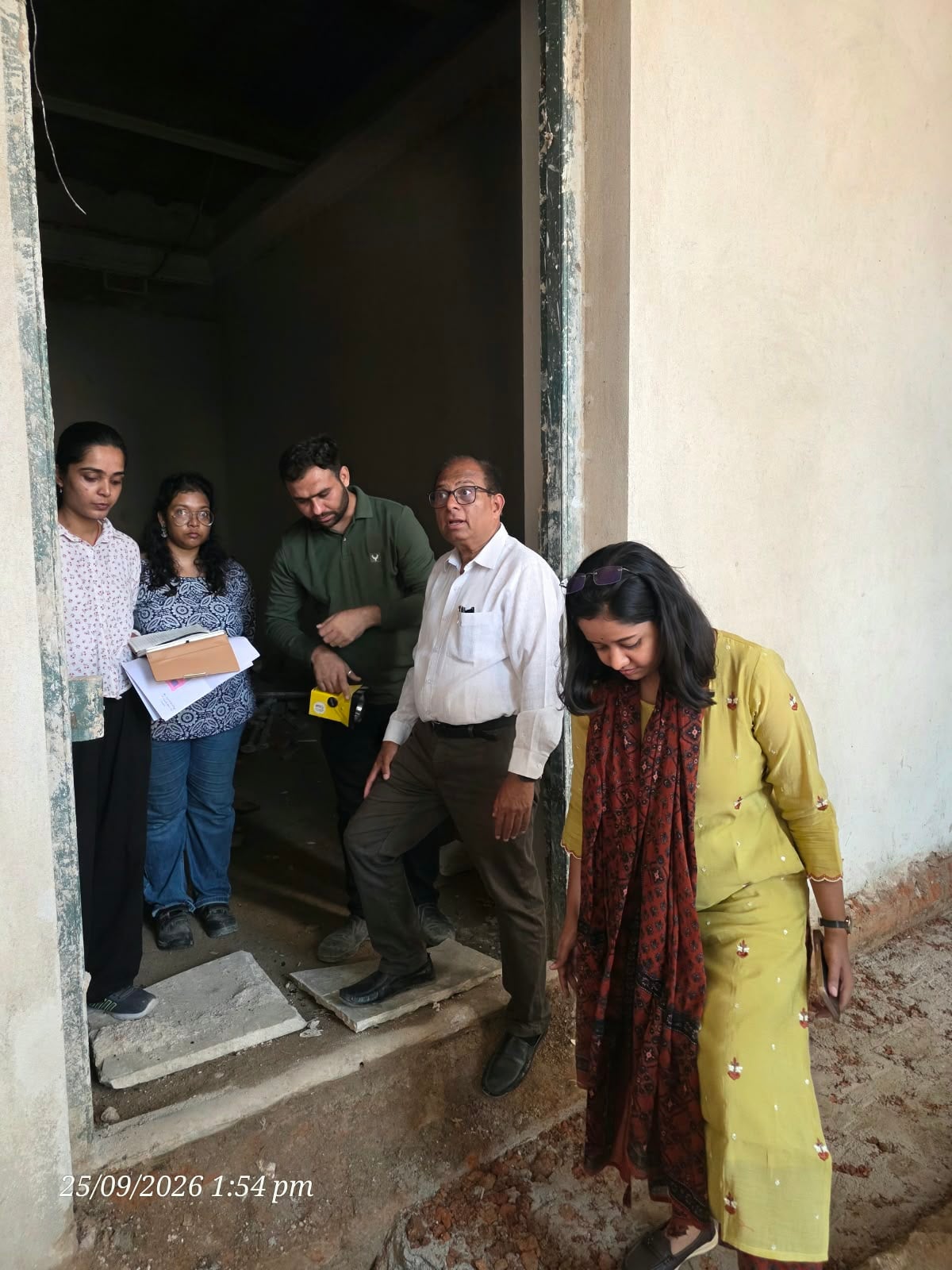 उज्जैन- मुख्य कार्यपालन अधिकारी स्मार्ट सिटी नेहा जैन ने किया वीर भारत संग्रहालय के रेस्टोरेशन कार्य का निरीक्षण