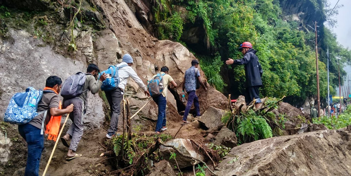 केदारनाथ मार्ग बाधित, फंसे यात्रियों को सुरक्षित निकालना जारी