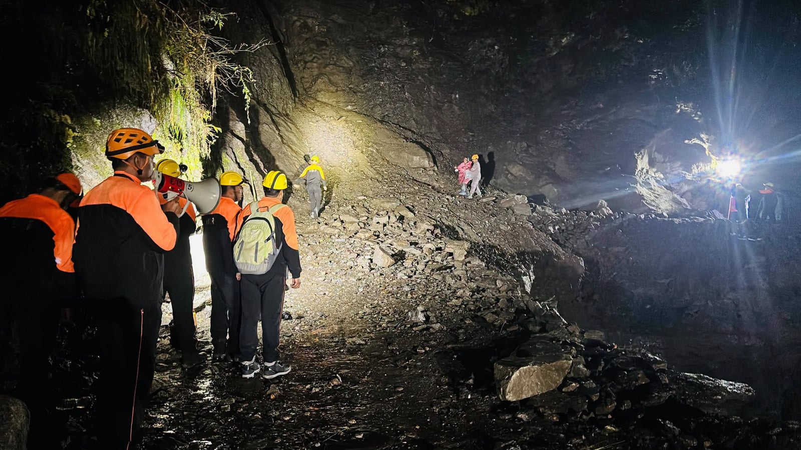 केदारनाथ पैदल यात्रा मार्ग पर करीब डेढ़ हजार तीर्थयात्रियों का सुरक्षित रेस्क्यू