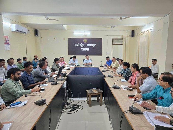 दतिया- कलेक्टर ने टीएल बैठक में दिए आवश्यक निर्देश