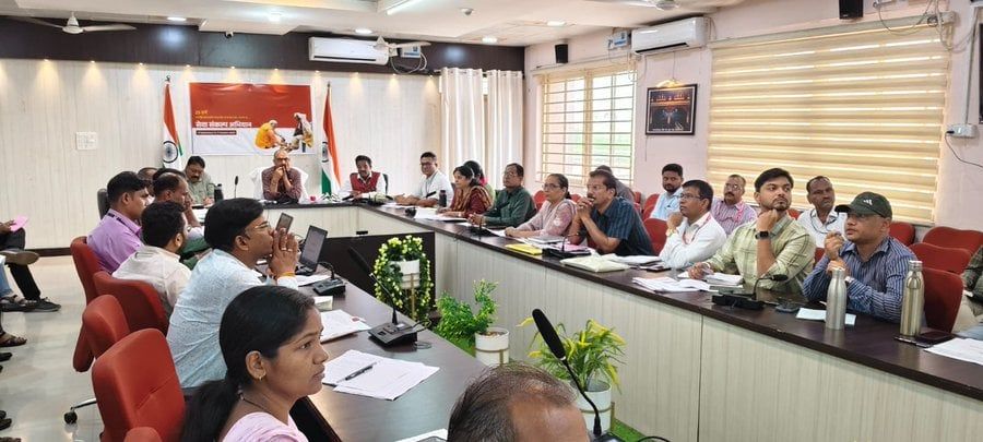अशोकनगर- कलेक्टर ने ली समय सीमा की बैठक
