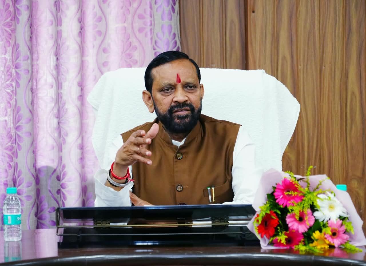 राष्ट्रीय सफाई कर्मचारी आयोग के अध्यक्ष ने की बैठक, योजनाओं के प्रभावी क्रियान्वयन पर जोर