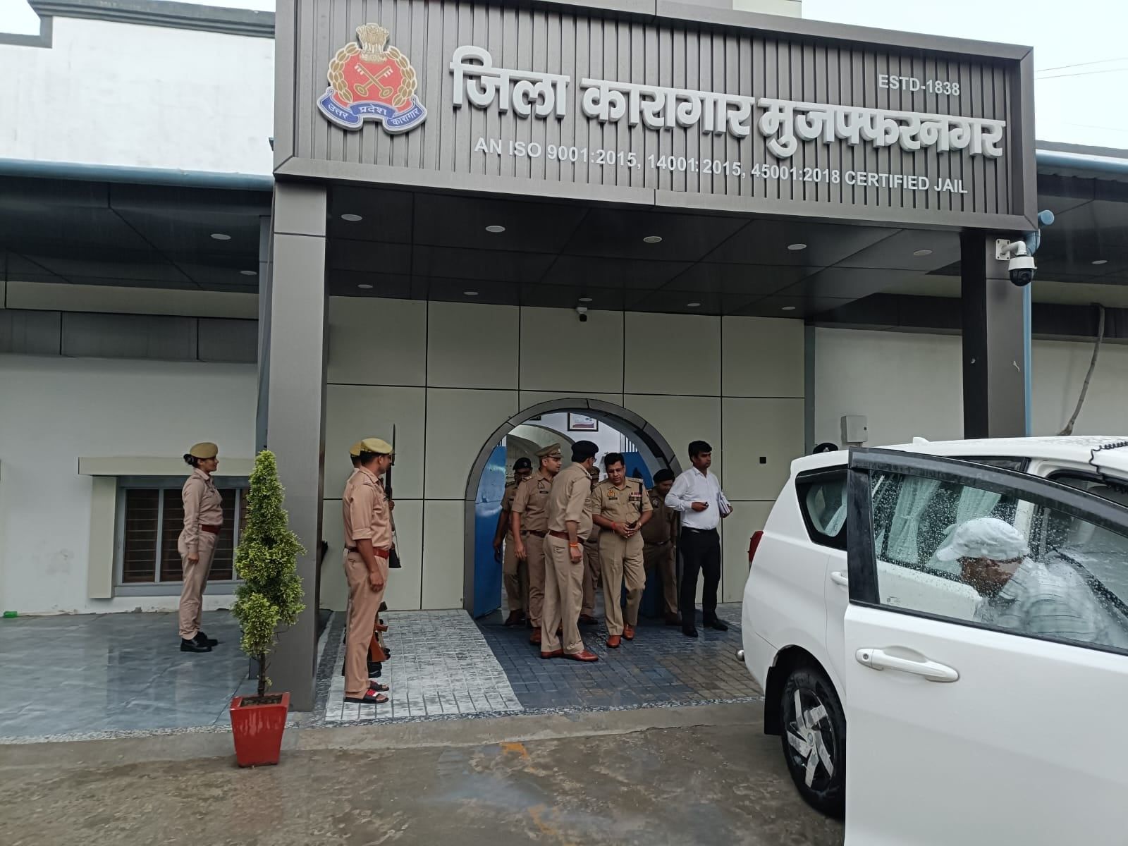 शामली के जिलाधिकारी और पुलिस अधीक्षक ने जिला कारागार मुजफ्फरनगर का संयुक्त निरीक्षण किया