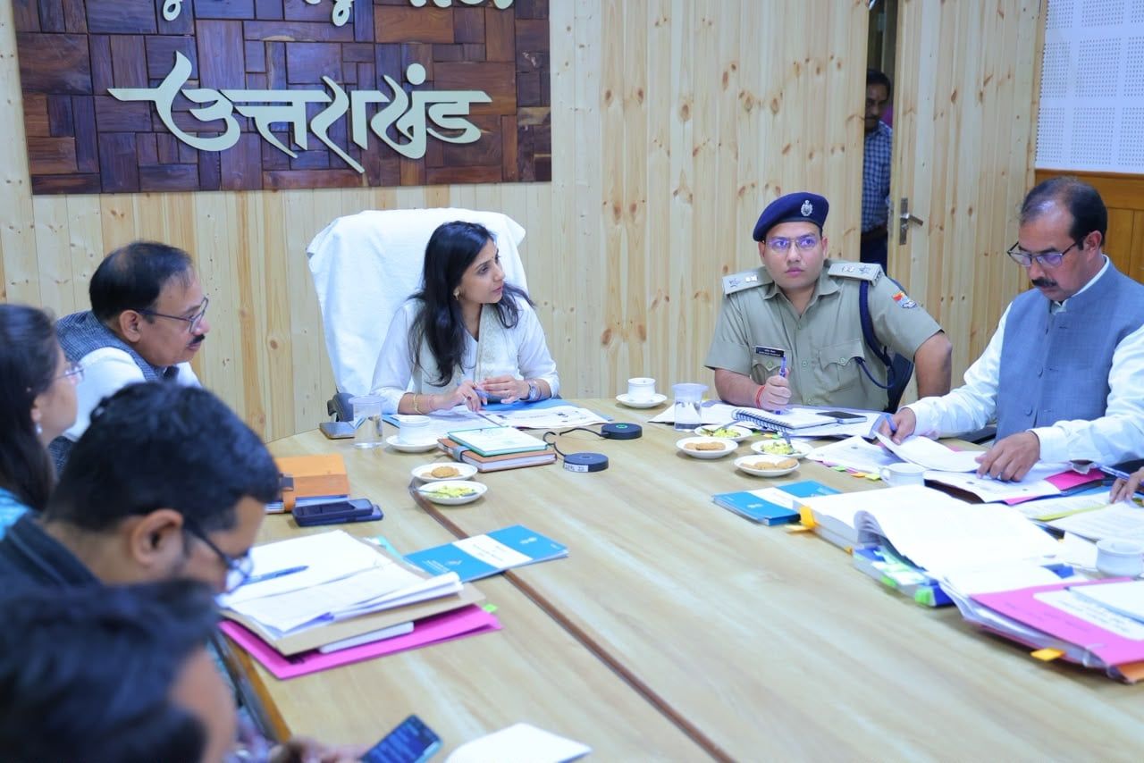 विधानसभा चुनाव-2027 की प्रारंभिक तैयारियों की समीक्षा, संवेदनशील क्षेत्रों में विशेष सतर्कता पर जोर