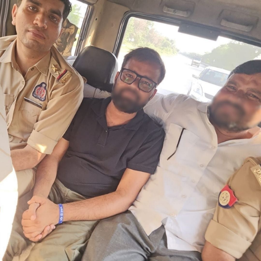 यूपी के आगरा में CEC के आवास पर प्रदर्शन, दो कांग्रेस नेता गिरफ्तार