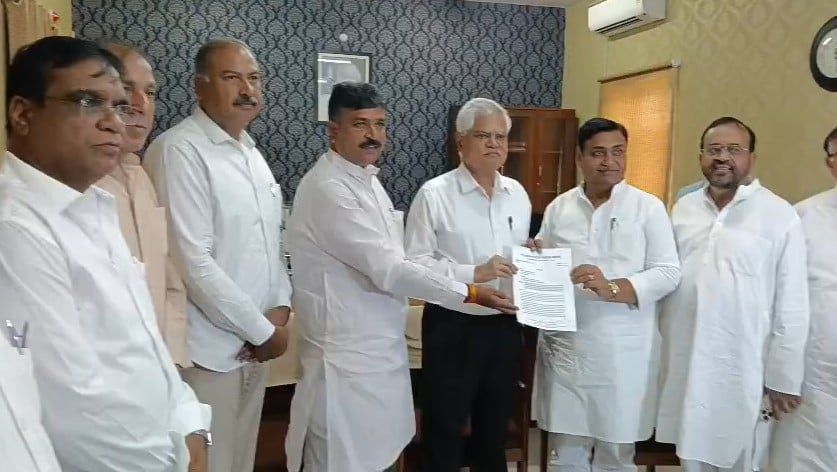 कांग्रेस प्रतिनिधिमंडल ने दिया राज्य निर्वाचन आयुक्त को ज्ञापन
