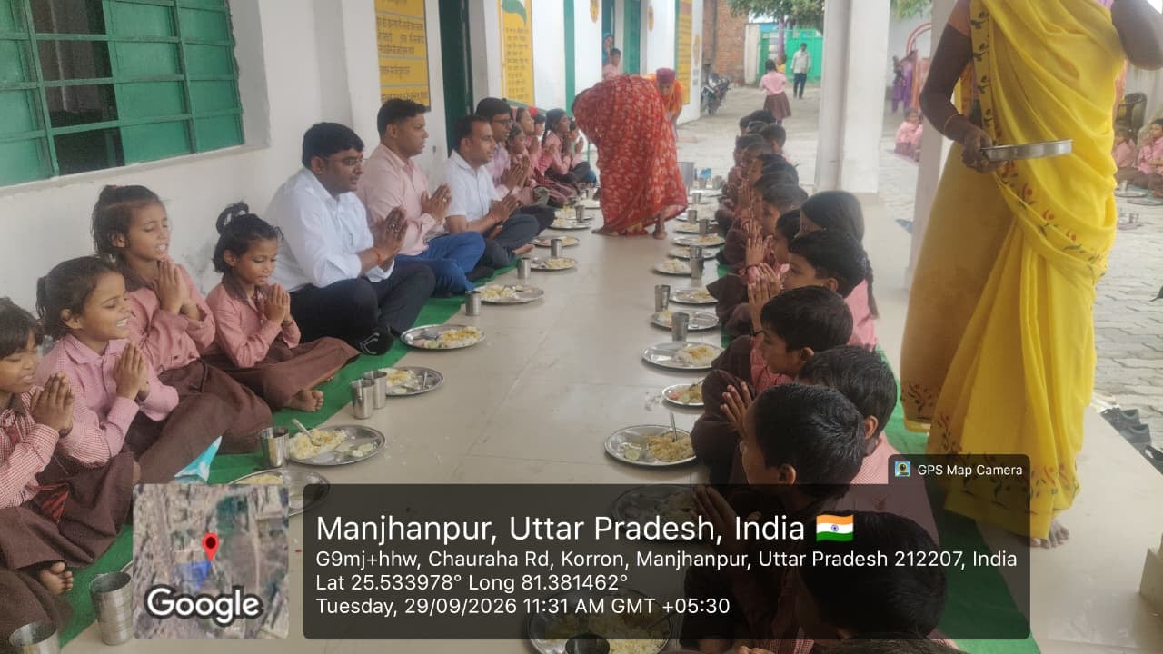 अधिकारियों ने बच्चों के साथ खाया मिड-डे मील, परखी भोजन की गुणवत्ता