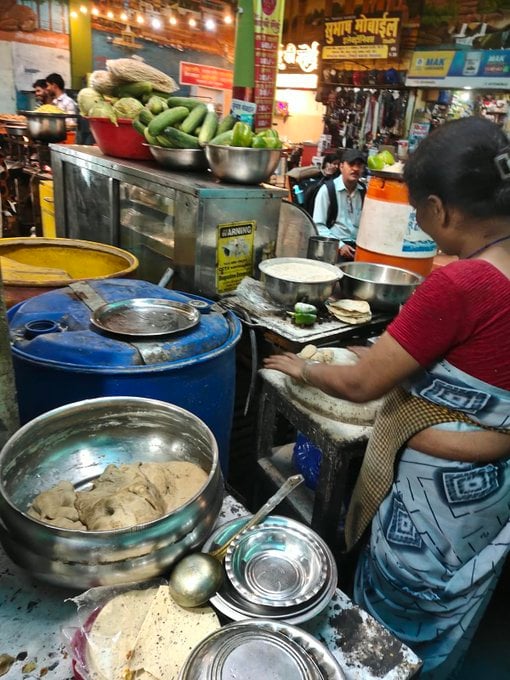 जबलपुर- खाद्य सुरक्षा अधिकारियों ने की होटलों एवं रेस्टोरेंटों की जांच