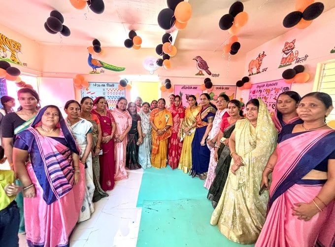धार- केन्द्रीय राज्य मंत्री आंगनवाड़ी केंद्र पर आंगन मिलन कार्यक्रम में हुई शामिल