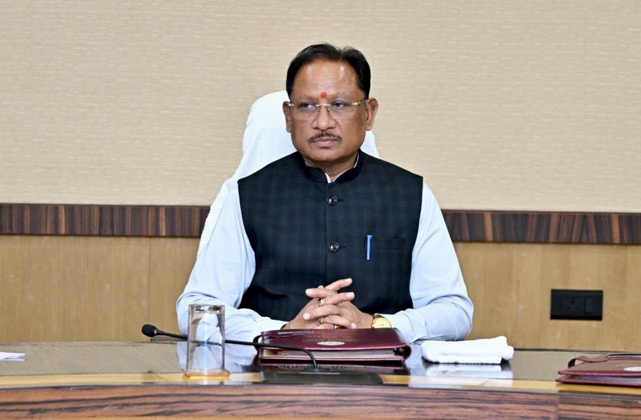 महानदी भवन में केबिनेट की बैठक शुरू