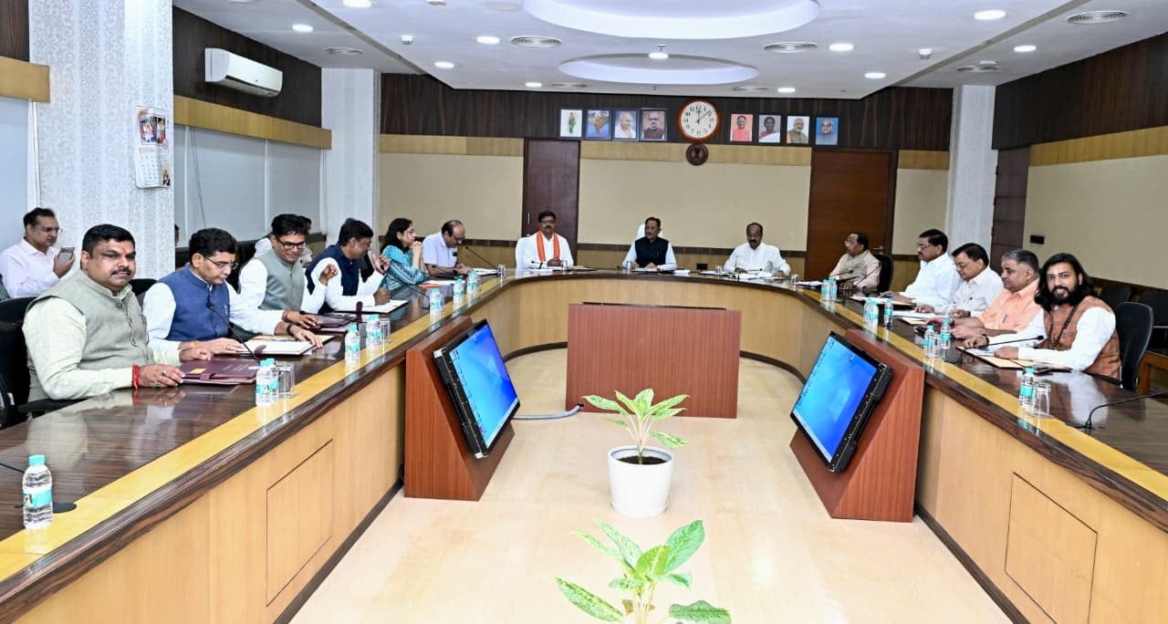 मुख्यमंत्री की अध्यक्षता में आयोजित कैबिनेट की बैठक में अनेक महत्वपूर्ण निर्णय लिए गए