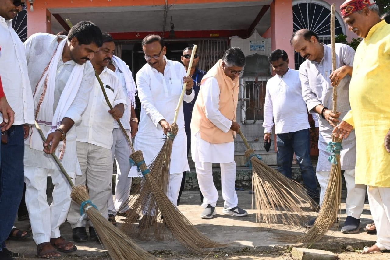 सांसद रविशंकर प्रसाद ने स्वच्छता अभियान में लिया भाग, स्वच्छ भारत के संकल्प को दोहराया
