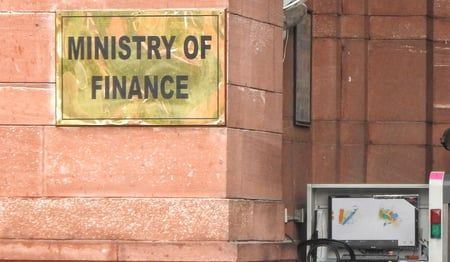 अगस्त तक केंद्र सरकार की कुल आय 13.67 लाख करोड़ रुपये
