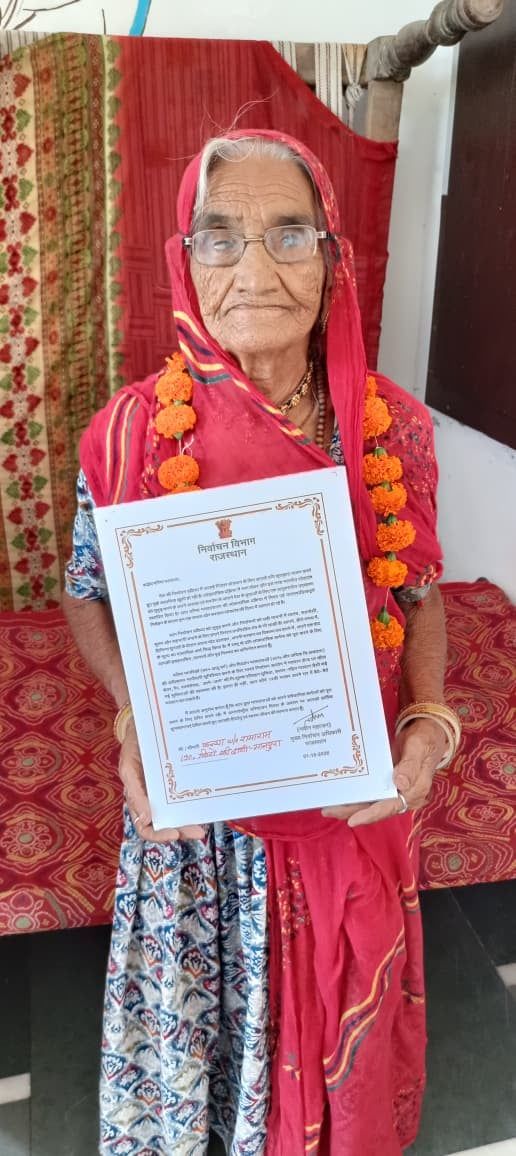 अंतरराष्ट्रीय वृद्धजन दिवस पर प्रदेश के शतायु मतदाताओं का सम्मान