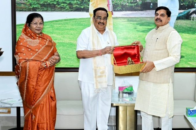 मुख्यमंत्री डॉ यादव ने की केंद्रीय जल शक्ति मंत्री सीआर पाटिल से भेंट
