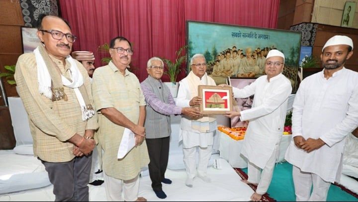 भोपाल : राज्यपाल मंगुभाई पटेल ने गांधी भवन न्यास की प्रतियोगिता के विजेताओं को किया पुरस्कृत
