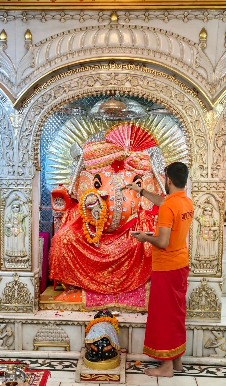 सोम-पुष्य पर गणेशजी का पंचामृत अभिषेक
