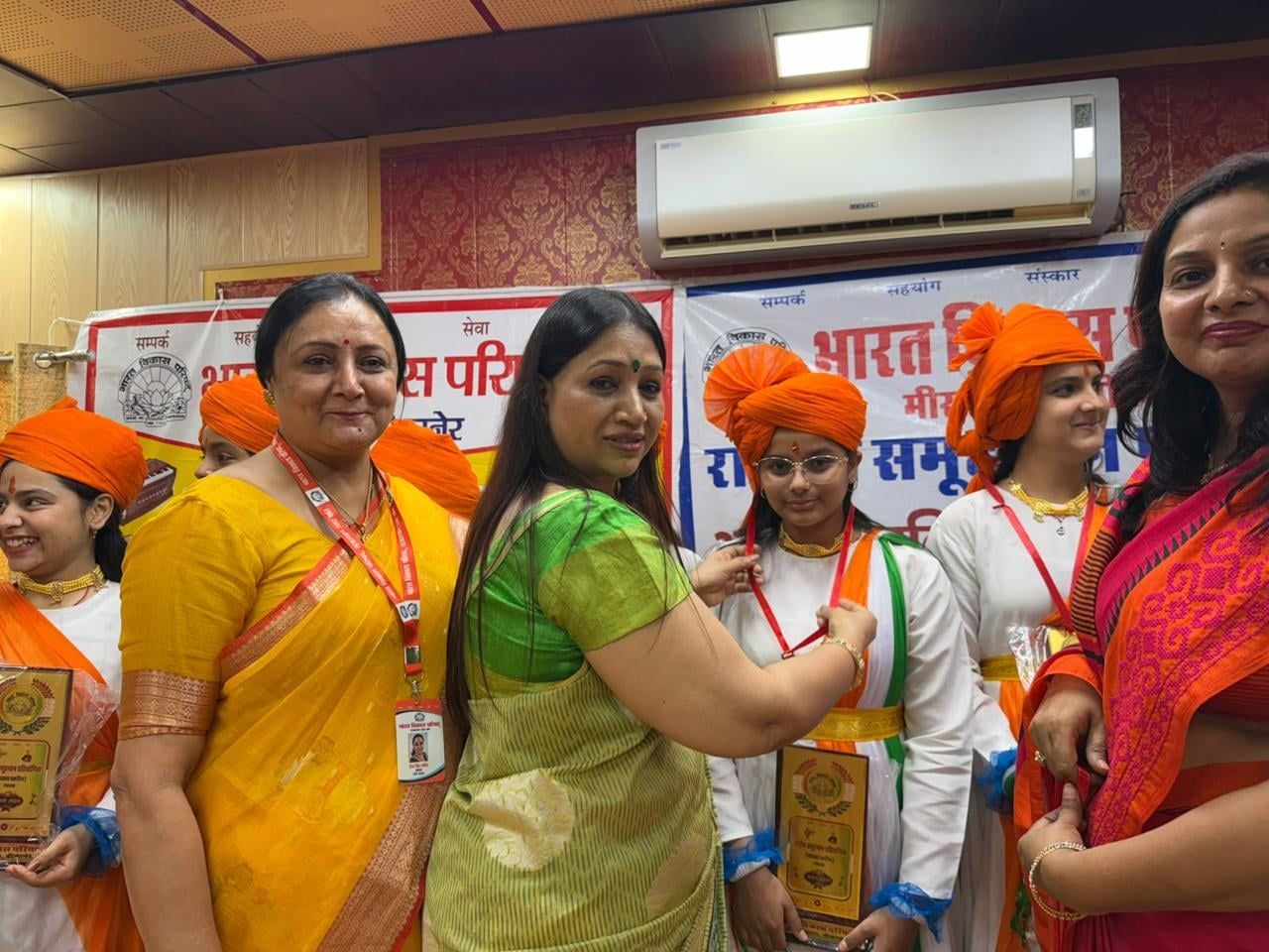 समूह गान में गूंजे देशभक्ति के सुर, नालंदा स्कूल प्रथम