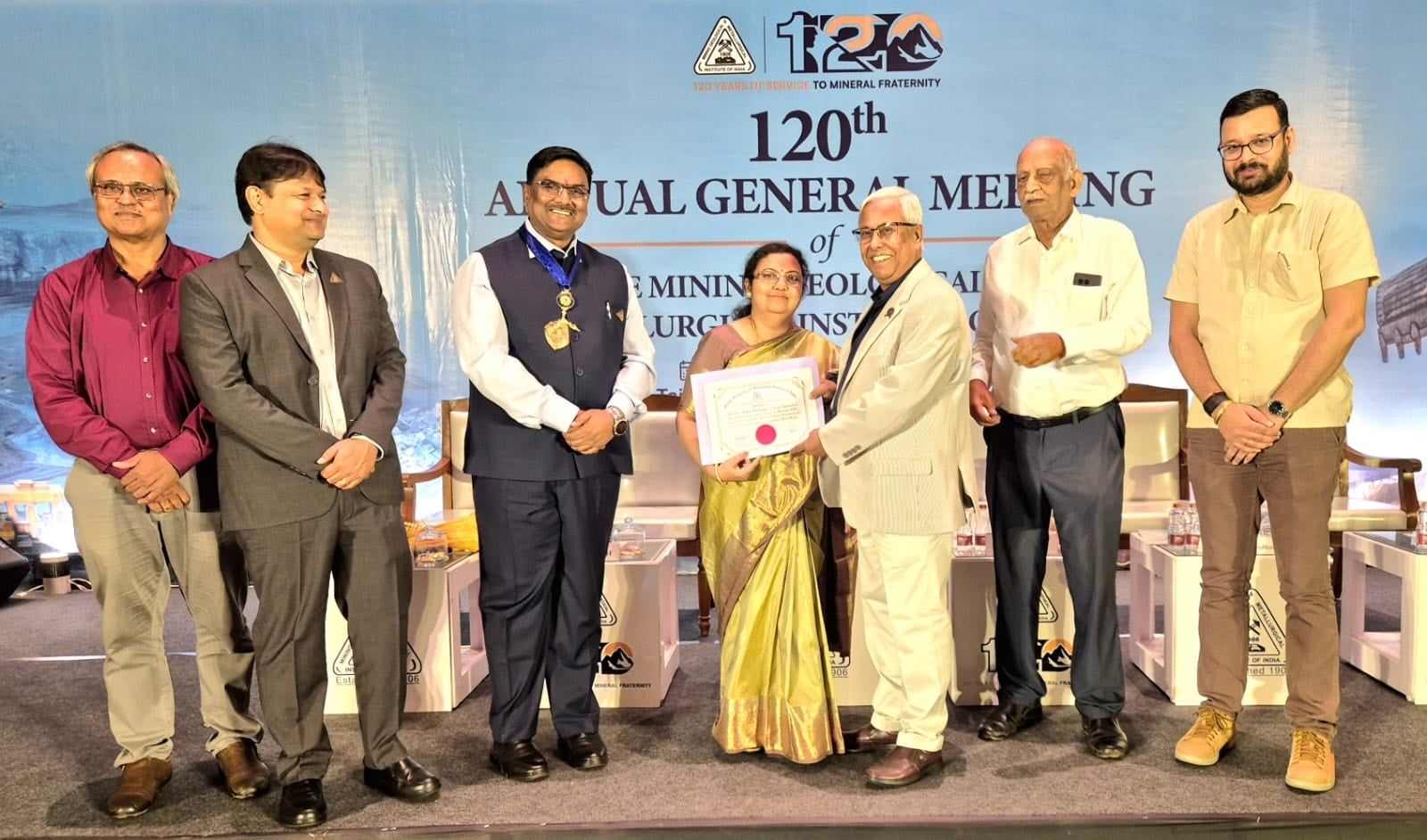 प्रोफेसर राम माधब भट्टाचार्य को प्रतिष्ठित खनन पुरस्कार से किया गया सम्मानित